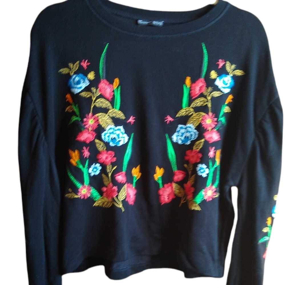 Zara Cropped Black Floral Sweatshirt